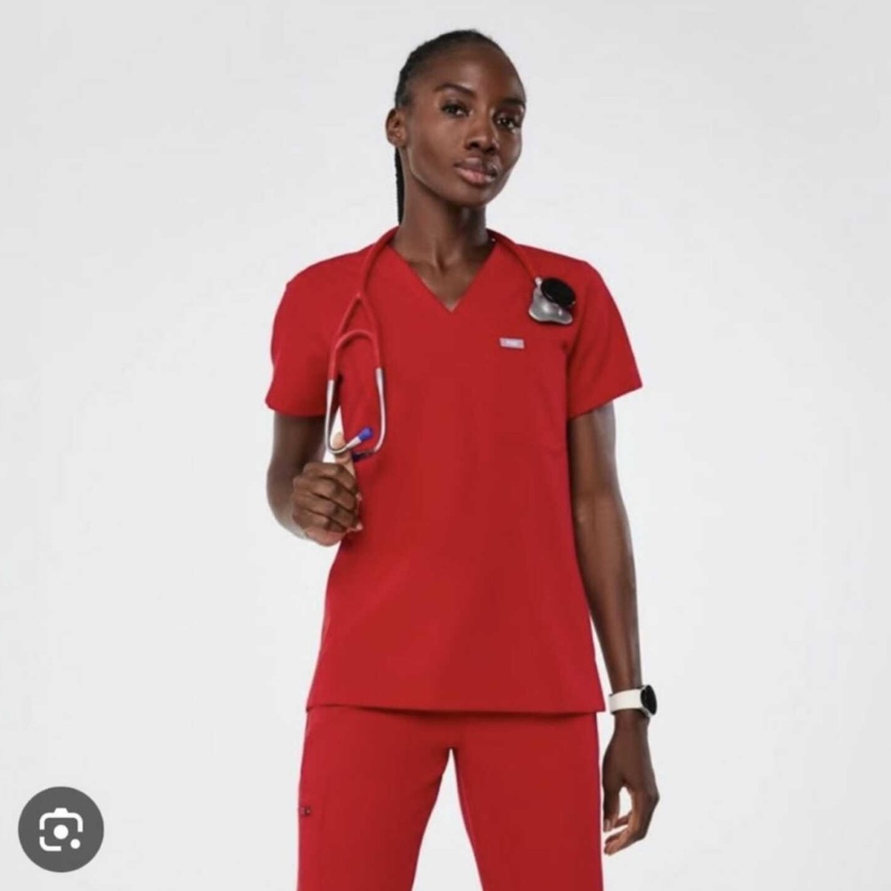 FIGS Winning Red Scrub Set ❤️